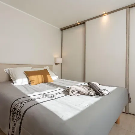 Moderne St Tropez سان تروبيه