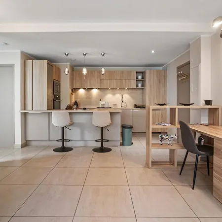 Moderne St Tropez Apartment *