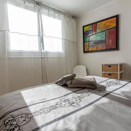 Moderne St Tropez Apartment *