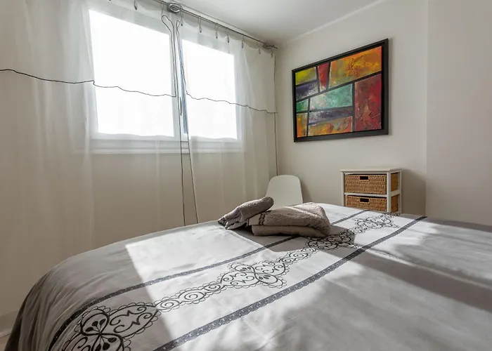 Moderne St Tropez Apartment *