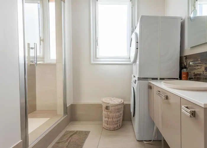 Moderne St Tropez Apartment